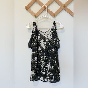 Kut From the Kloth | Women’s XS Green, Black, and White Cold Shoulder Top